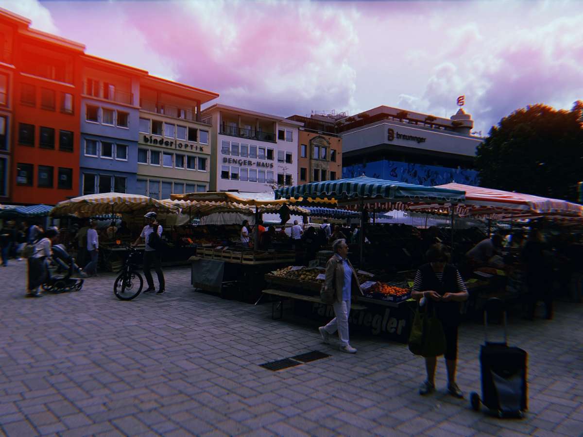 Der größte Wochenmarkt liegt im Herzen der City.  Foto: Laura Müller-Sixer