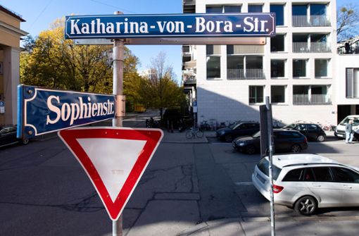 Bundesweit sind wesentlich weniger Straßen und öffentliche Plätze nach Frauen benannt als nach Männern. Foto: dpa/Sven Hoppe