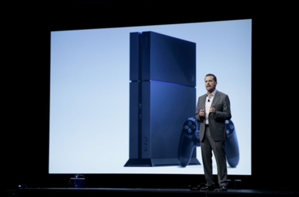Andrew House, Sony-Spartenchef, stellt die neue Playstation 4 vor.