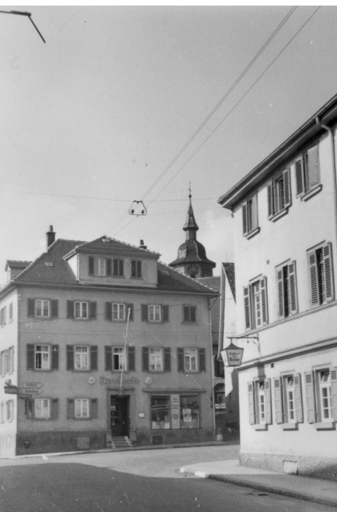 Apotheke, Kirche, Gasthaus: Untertürkheim im Jahre 1942