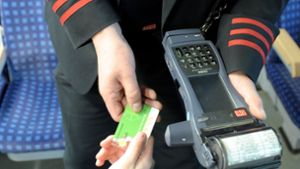 Attacke bei Ticketkontrolle – Polizisten und Kontrolleure verletzt