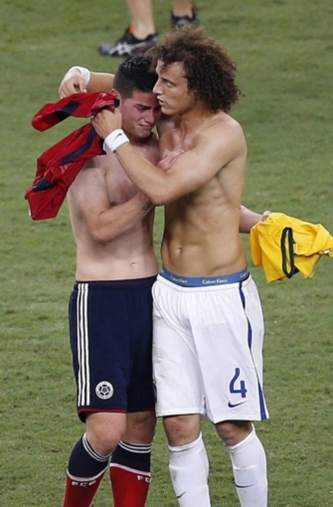Hier tröstet ihn der Brasilianier David Luiz.