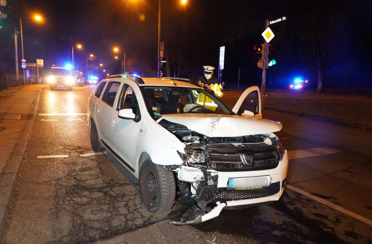 Eine 57-jährige Dacia-Fahrerin krachte ins Heck ...