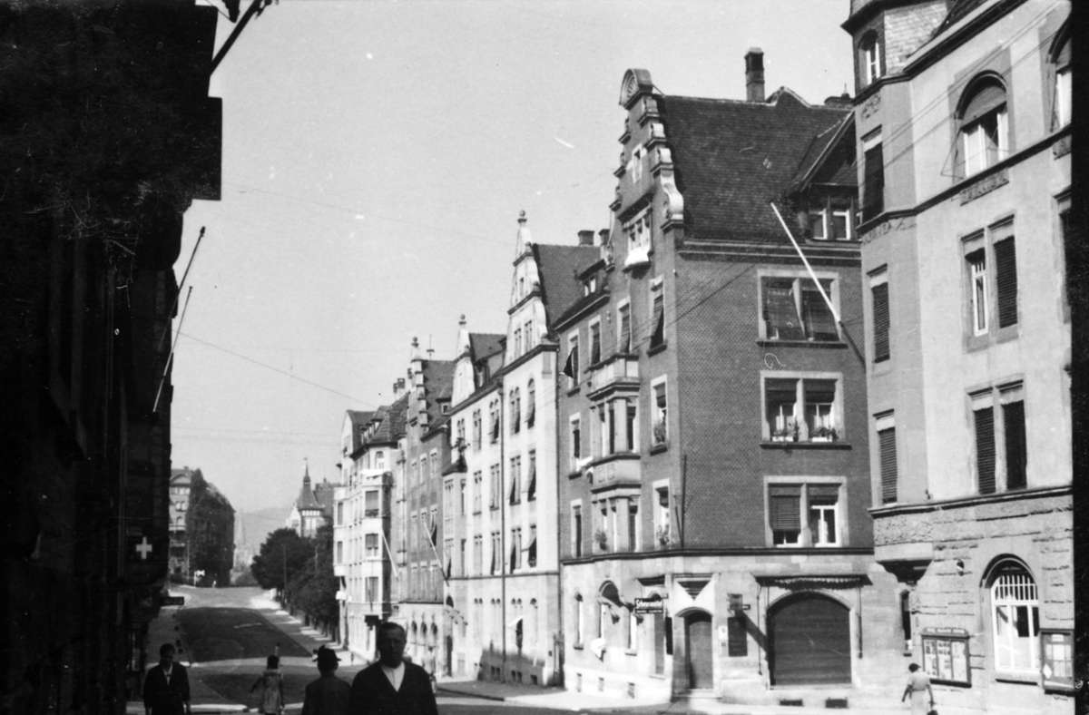 An der Ecke Liststraße / Strohberg befindet sich heute die Hubertus-Apotheke (Haus ganz rechts).