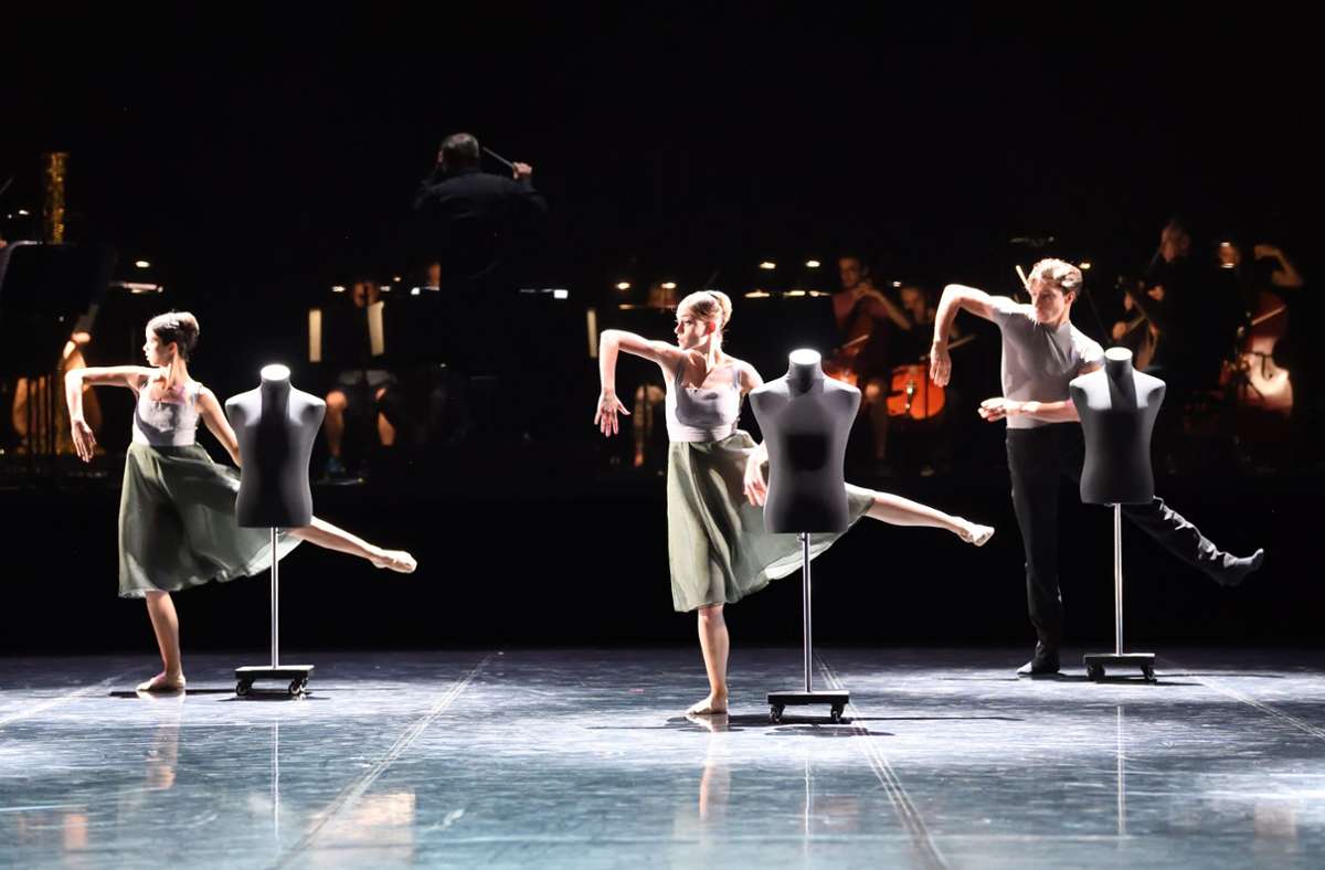 Premiere des Jahres? Unter anderen nennen die „Dance Europe“-Kritiker Roman Novitzkys Uraufführung „Everybody needs some/body“, die im Juli im Rahmen des Ballettabends „Response I“ herauskam.