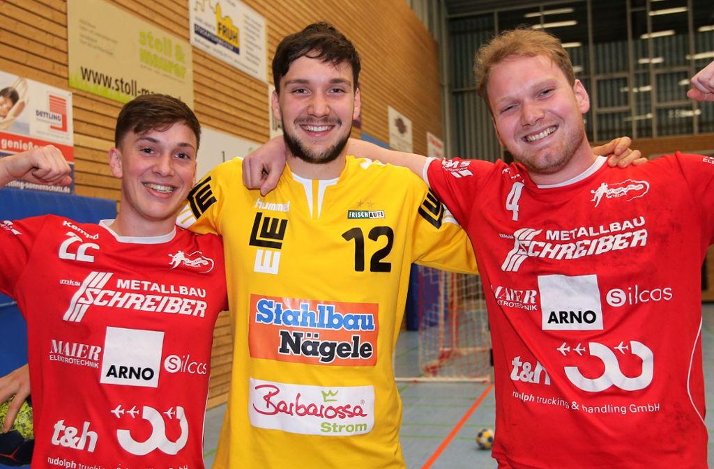 Daniel Rebmann (Mi.) ist Bundesligatorwart bei Frisch Auf Göppingen, seine Brüder Johannes (li.) und Florian sind unterklassig beim TSV Wolfschlugen aktiv. Gemeinsam spielen sie gerne Beachhandball – und das in einem Team.