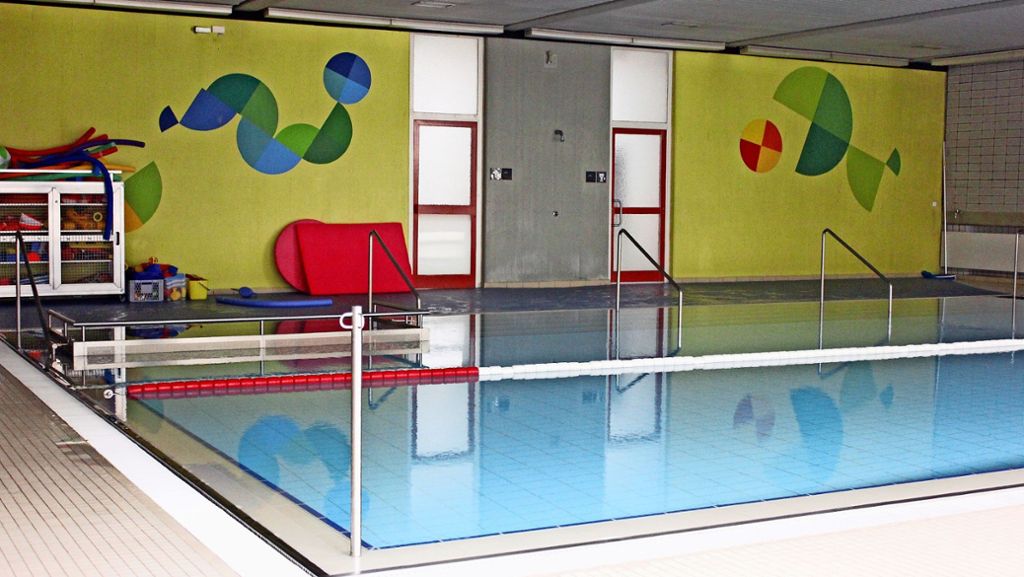  Dass die Schwimmhalle der Gustav-Werner-Schule in Stuttgart-Rot marode ist, ist seit langem klar. Nun wird geklärt, ob sie saniert werden soll oder ein Neubau die bessere Lösung wäre. Für die Schüler könnte das problematisch werden. 