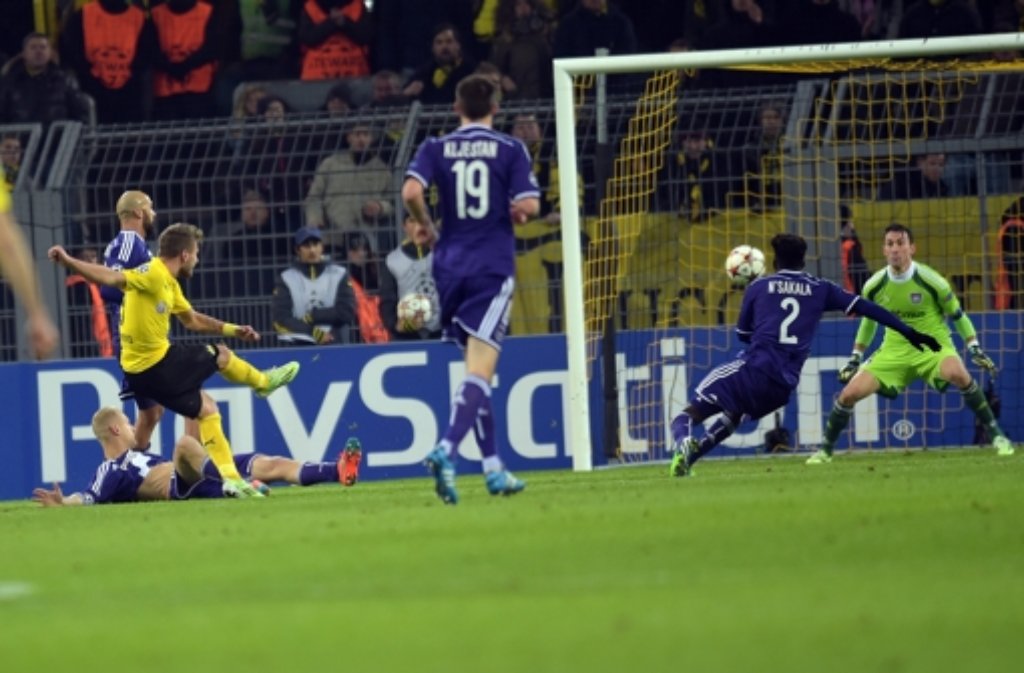 Der Dortmunder Ciro Immobile (links) erzielt das 1:0.