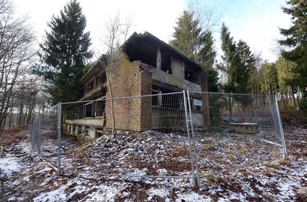 Die bewegte Geschichte einer Bauruine mitten im Wald in der Eifel: Das „Adenauer-Haus“.