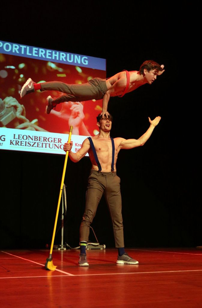 Sportlergala: Die Cosmic Artists beeindrucken mit Akrobatik und Kraft