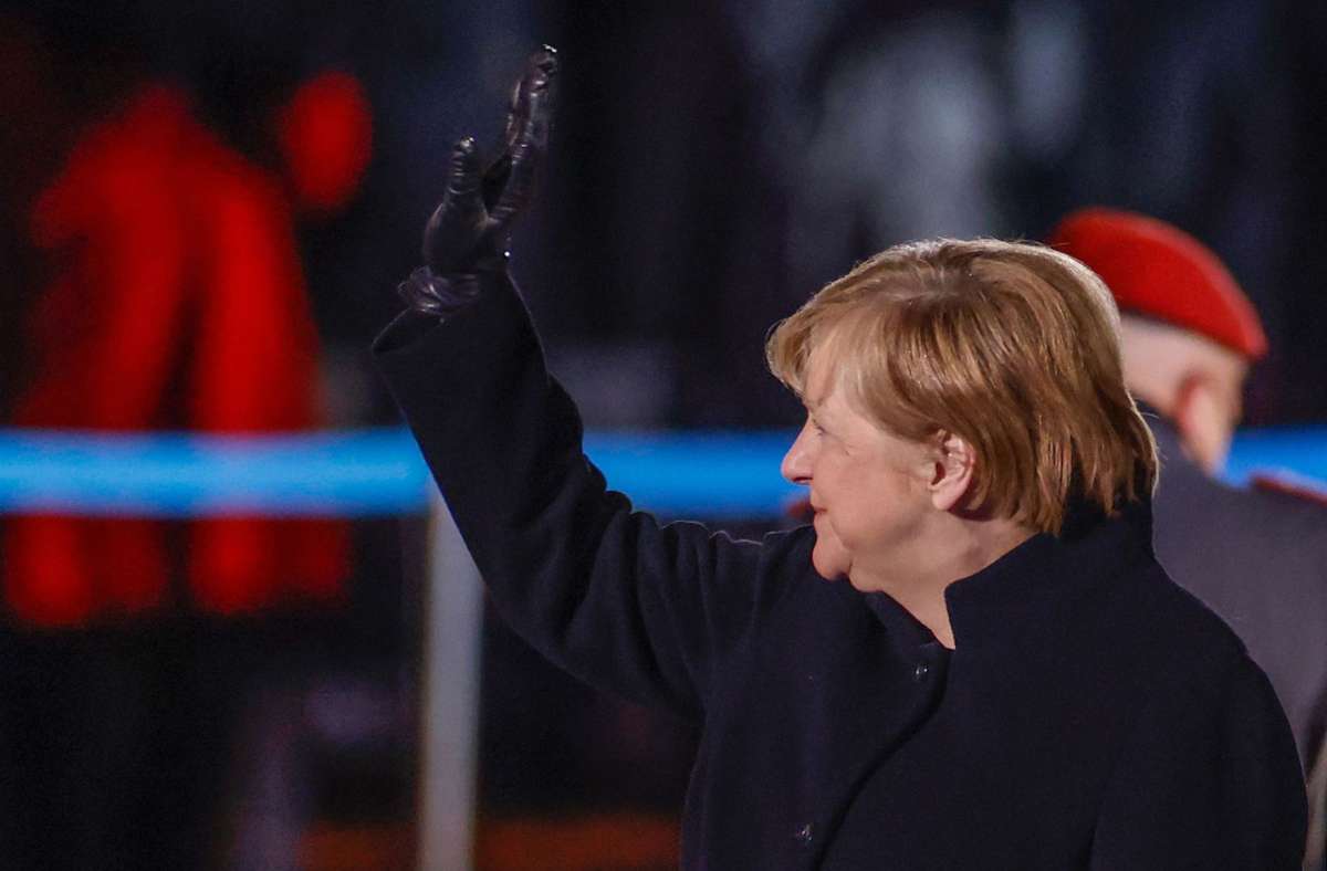 Nach 16 Jahren ging 2021 die Ära Merkel zu Ende. Zum Zapfenstreich wünschte sich die Ex-Bundeskanzlerin das Lied „Du hast den Farbfilm vergessen“ von Nina Hagen.