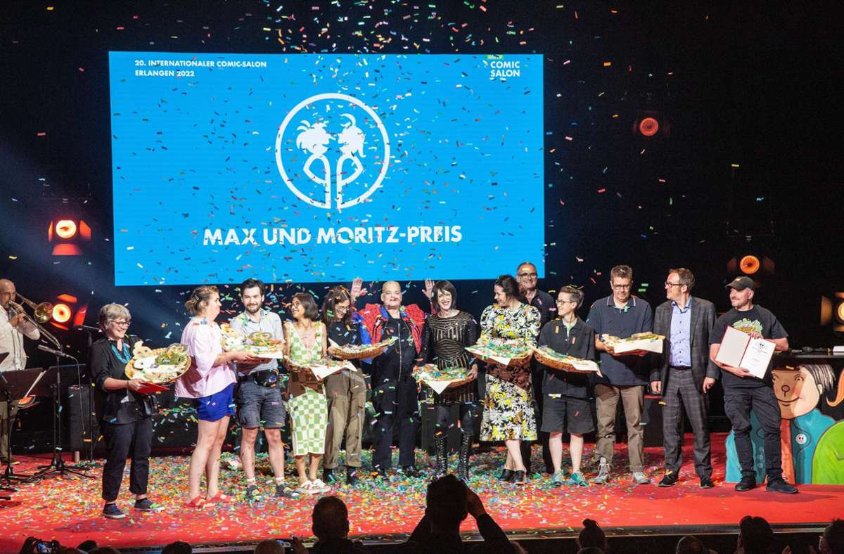 Gruppenbild der Preisverleihung: Die Preisträger der in diesem Jahr vergebenen Max-und-Moritz-Preise