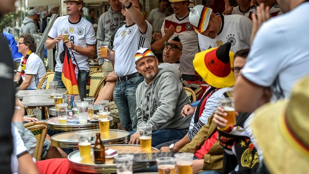  Nach den brutalen Vorkommnissen bei der Fußball-EM in Frankreich wird nun in „sensiblen Bereichen“ ein Alkohol-Verbot ausgesprochen. 