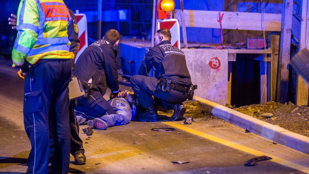 Stuttgart-Mitte: Rabiater Beifahrer verletzt Polizisten nach Verkehrsunfall