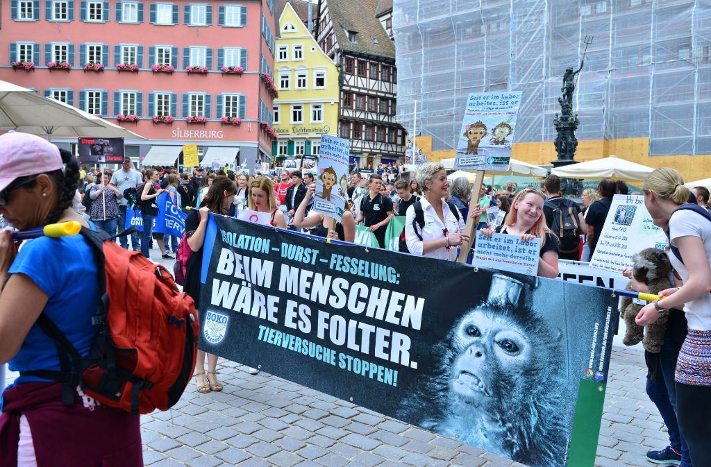 Schon mehrfach sind in den vergangenen Jahren Tierversuchsgegner demonstrierend durch Tübingen gezogen. Foto: 7aktuell.de/Spahn