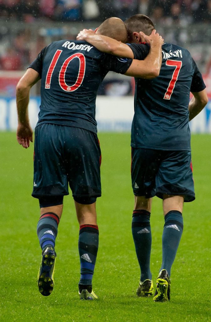 In der gemeinsamen Zeit beim FC Bayern wuchs zwischen Arjen Robben und Franck Ribery eine Freundschaft. Hier feiert das Duo, Spitzname „Robbery“, ein Tor des Franzosen im Champions- League-Duell gegen Viktoria Pilsen im Oktober 2013.