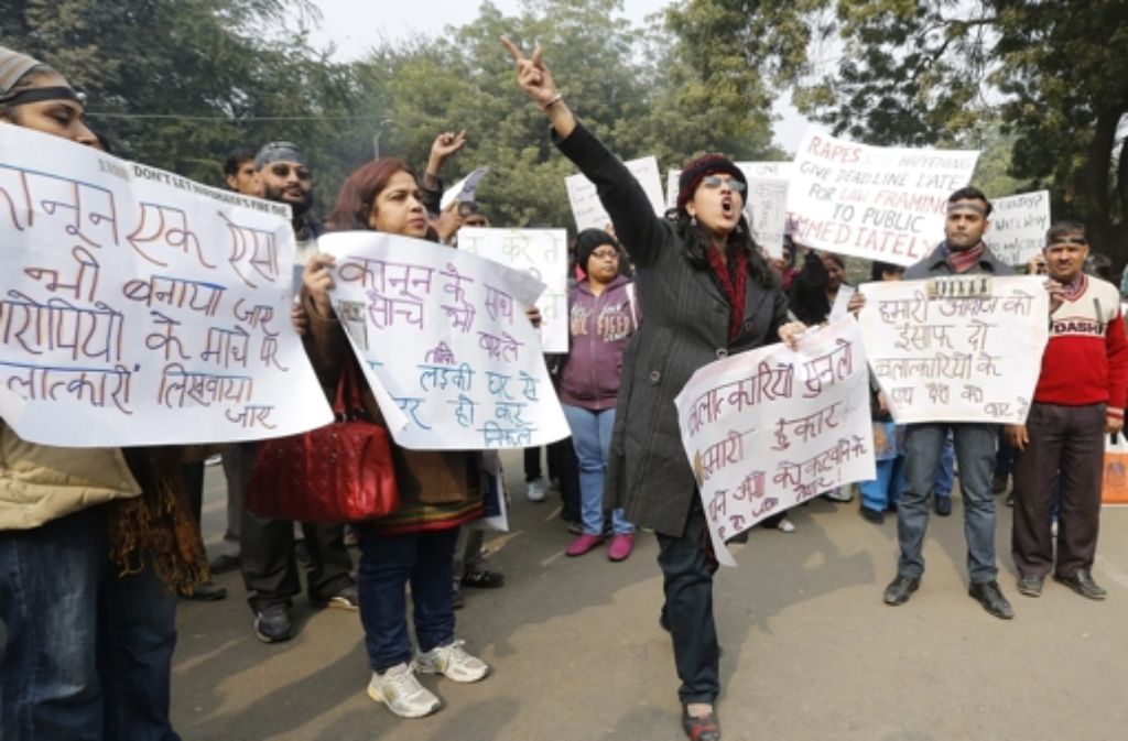 Noch immer gehen wütende Demonstranten in Neu-Delhi auf die Straße.