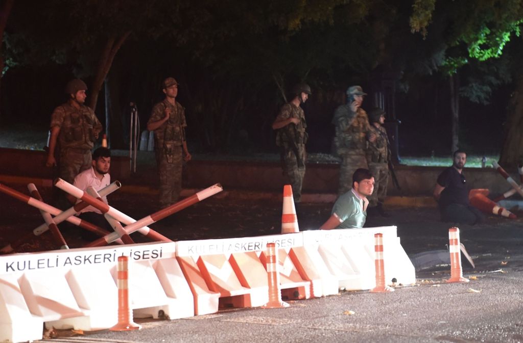 Augenzeugen in Istanbul berichteten von schwer bewaffneten Sicherheitskräften in den Straßen.