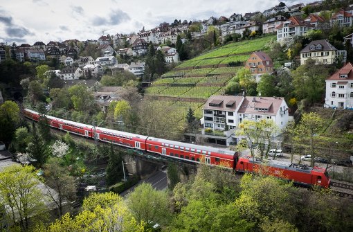Über die sogenannte Panoramastrecke der Gäubahn könnte der öffentliche Nahverkehr im Stuttgarter Kessel entlastet werden. Foto: Lichtgut/Achim Zweygarth