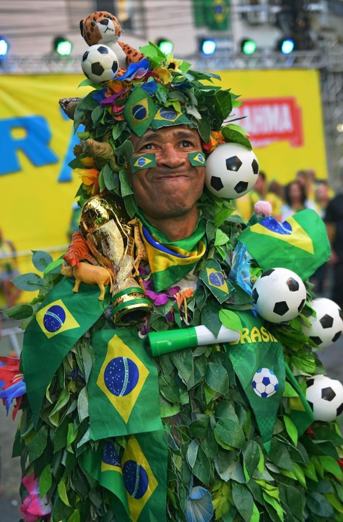 Ein skeptischer Blick dieses Fans nach dem Unentschieden seiner Brasilianer.