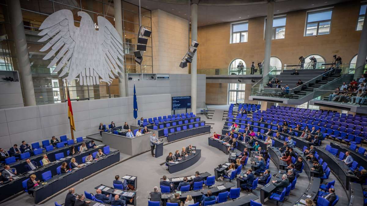 Rechte von Transpersonen: Bundestag segnet Selbstbestimmungsgesetz ab