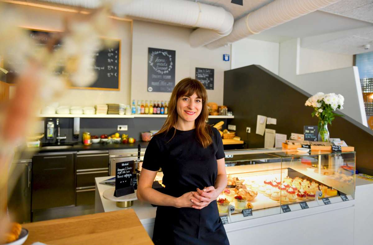 Sibel Keskinsoy in ihrem Café Die Zuckerei