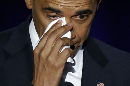 Taschentuch raus und Tränchen wegwischen: Barack Obama vergoss bei seiner Abschiedsrede in Chicago so manche Träne. Weiteren Persönlichkeiten ging es vor ihm bereits auch so. Foto: AP