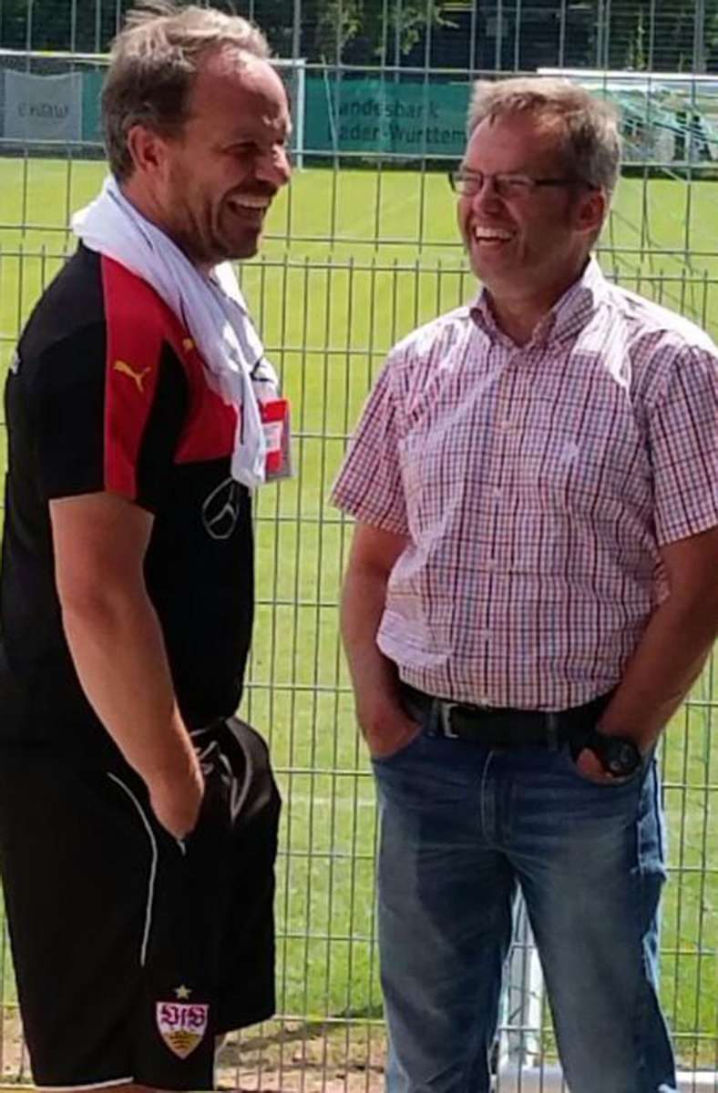 Zorniger (li.) und sein Weggefährte und Schwäbischer Gmünder Landsmann Norbert Stippel, aktuell Sportlicher Leiter des Nachwuchsleistungszentrums (NLZ) der Stuttgarter Kickers.