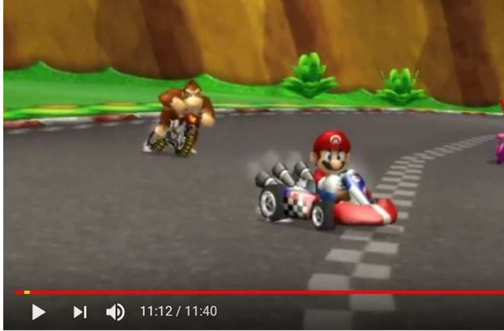 … das Nintendo-Kult-Rennspiel „Mario Kart“: „Der beste Zeitvertreib für einen verregneten Tag mit Freunden. Naja, manche Freundschaften macht es auch zunichte. Spielt man am besten auf dem N 64.“