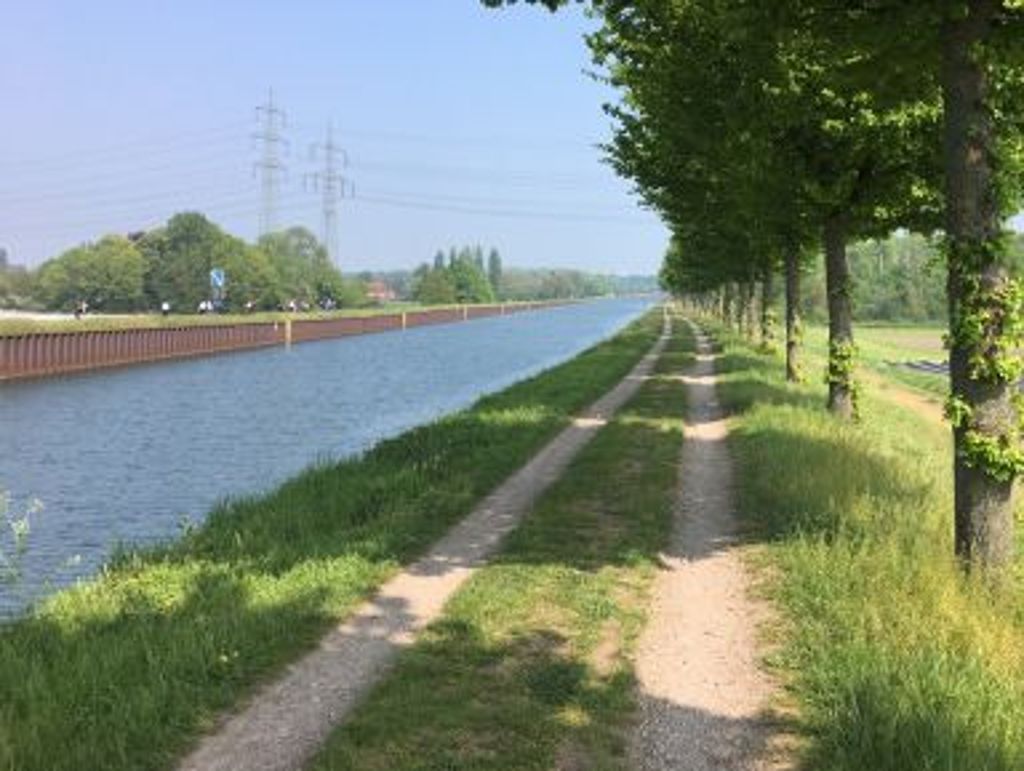 Emsradweg: Gleich fünf verschiedene, reizvolle Landschaften durchfahren Radler auf dem Emsradweg von Hövelhof nach Emden bis zur Mündung des Flusses an der Nordsee. Unser Bild zeigt den Dortmund-Ems-Kanal. Mehr zum Emsradweg