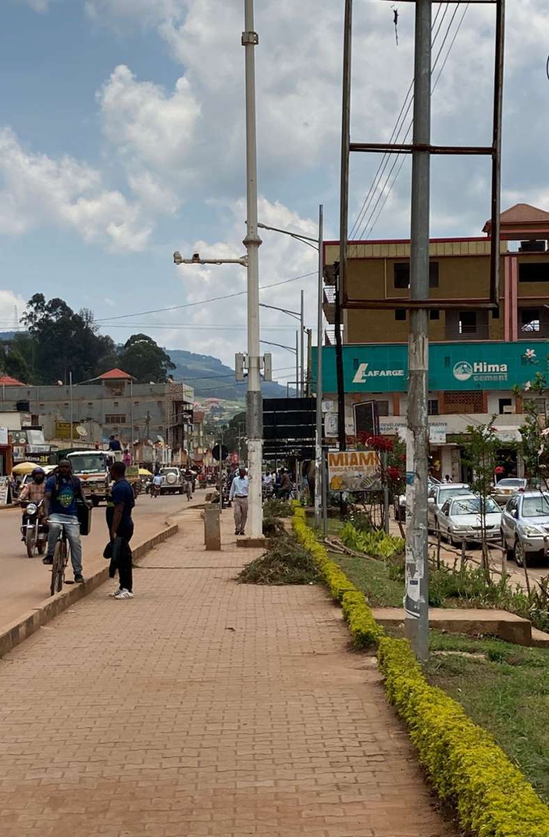 Richtige Straßen gibt es nur in Provinzhauptstädten wie etwa Kabale kurz vor der Grenze zu Ruanda.