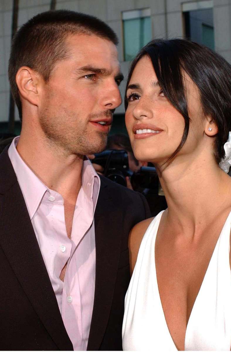 Schnell flattert Tom Cruise weiter zu - nomen est omen - Penélope Cruz, die er bei den Dreharbeiten zu „Vanilla Sky“ kennengelernt hatte. Aber Anfang 2004 war auch da wieder Schluss.
