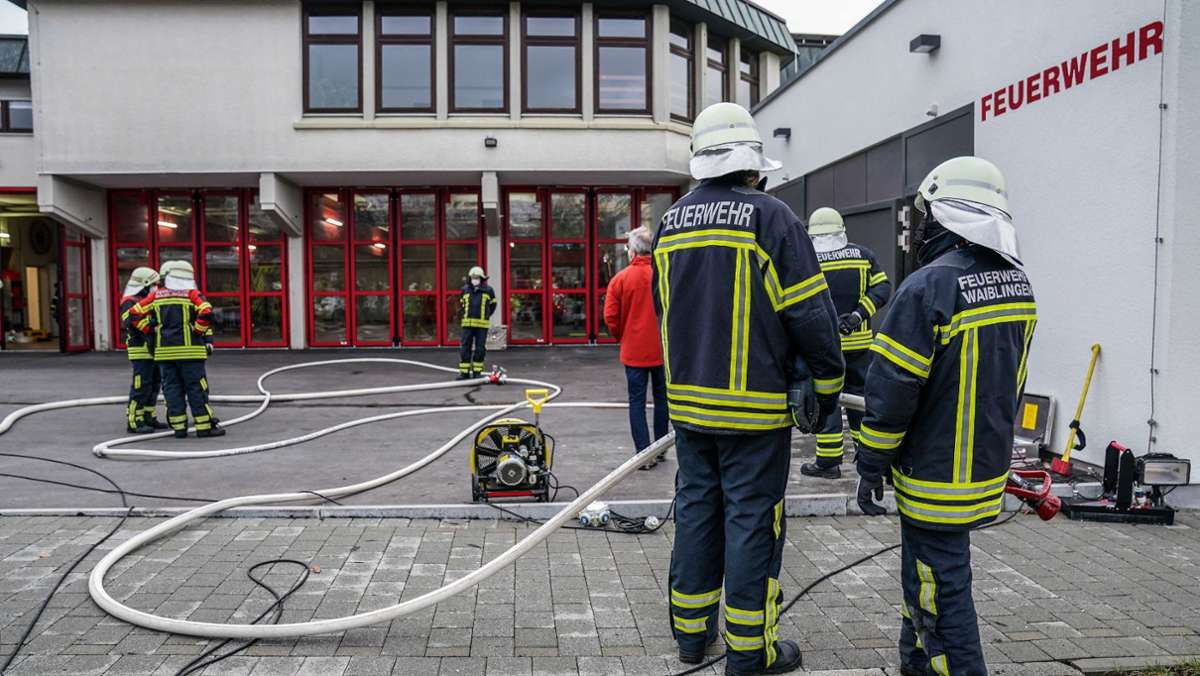  Am Freitagnachmittag brennt es in Waiblingen bei der Feuerwehr selbst. Verletzt wird dabei aber niemand. Wie es ausgerechnet bei den Profis zu dem Brand kommen konnte. 