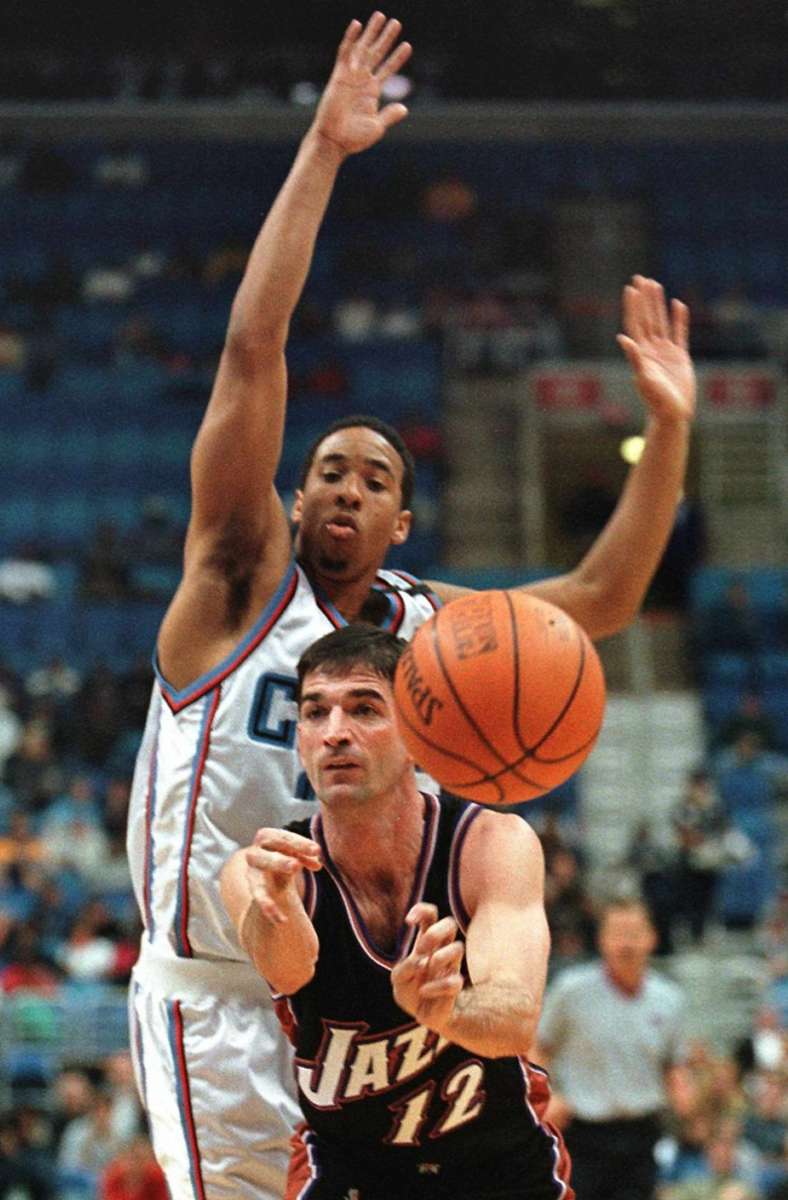 John Stockton Von 1984 bis 2003 war der Star-Aufbauspieler ausschließlich für die Utah Jazz in der NBA aktiv und galt als beständiger und zuverlässiger Aufbauspieler und Passgeber. 2009 wurde er in die Basketball Hall of Fame aufgenommen. Von 2013 bis 2015 spielte sein Sohn Michael beim Bundesligisten Riesen Ludwigsburg.