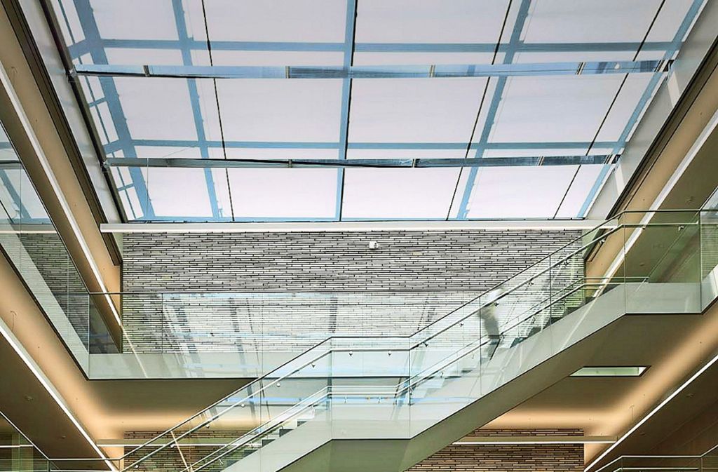 Das Atrium der Hochschule Heilbronn hat   noch Luft nach oben. So soll es auch mit den Hochschulkooperationen sein – es  darf mehr werden. Foto: Roland Halbe