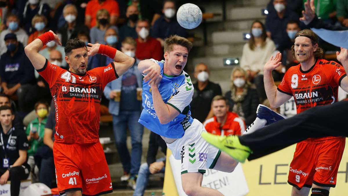  Mit einem Rumpfteam schafft Handball-Bundesligist Frisch Auf Göppingen dank einer kämpferischen Glanzleistung ein 26:26 gegen die MT Melsungen. 2300 Zuschauer feierten das Unentschieden wie einen Sieg. 