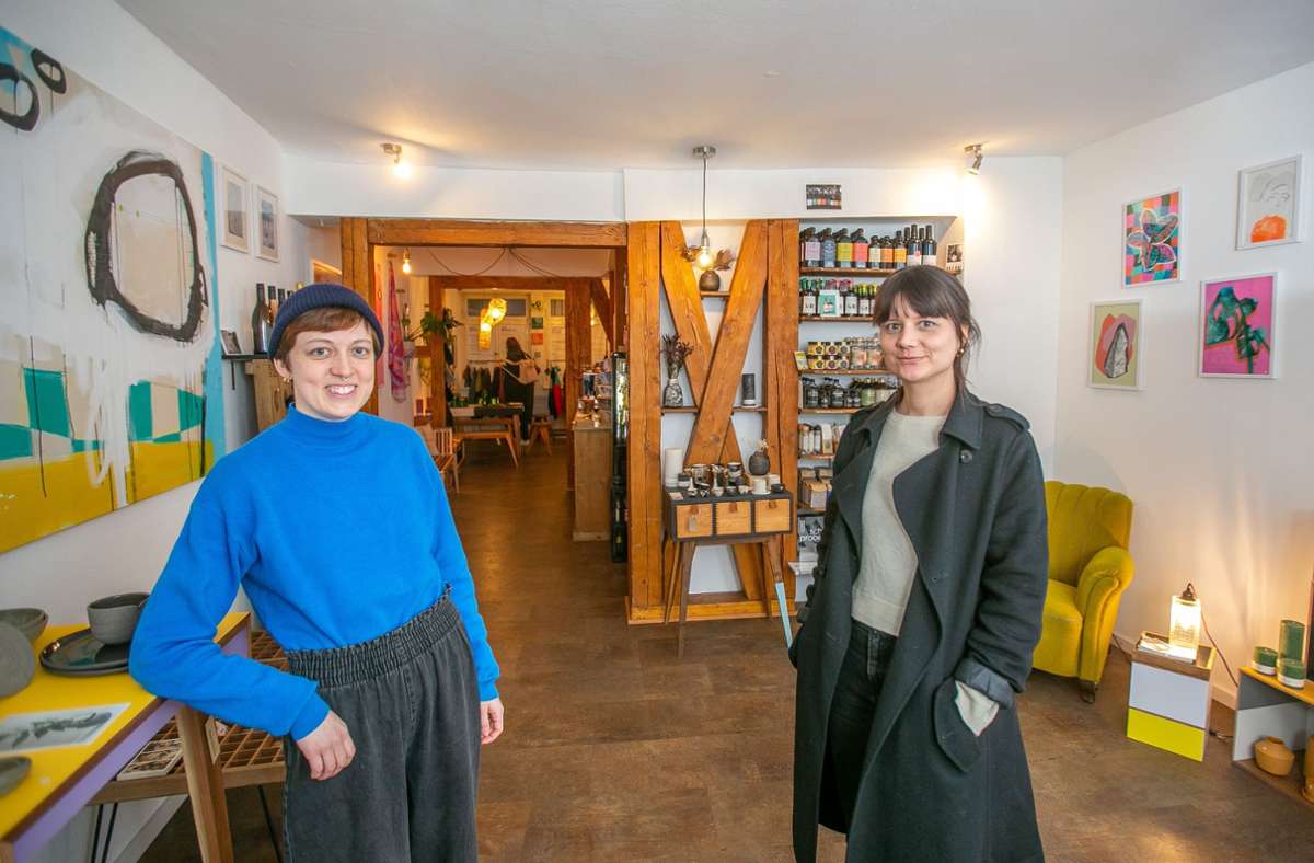 Anika Roll und Larissa Banse betreiben das „Poppinski“ in Esslingen, ein Geschäft für handgefertigte Designprodukte. Sie wollen das Modell der solidarischen Landwirtschaft auf den Einzelhandel übertragen.