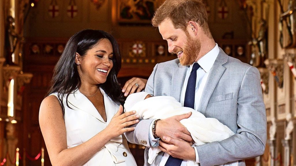  Das erste Foto von „Baby Sussex“ wurde gespannt erwartet, ebenso wie der Auftritt der frisch gebackenen Mutter. Rund um die Geburt ihres ersten Kindes hat Meghan manches anders gemacht als man es von den Royals erwartet. 