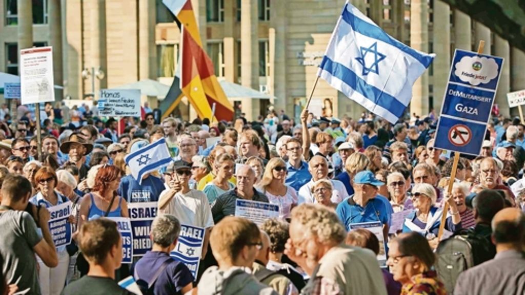 Pro-israelische Demo  in Stuttgart: Pfiffe und Rufe von den Gegnern