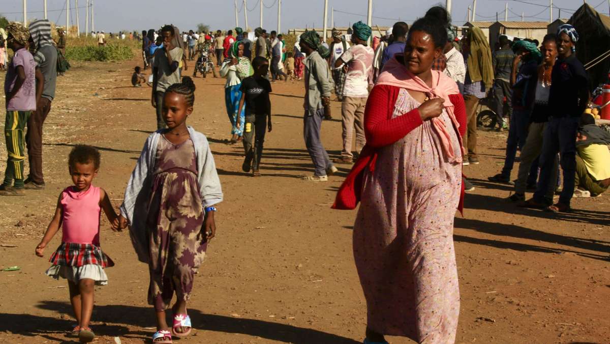  Die Regierung in der abtrünnigen Region Tigray appelliert an Abiy, „den Wahnsinn“ zu stoppen und abzuziehen. In dem Konflikt gehe es um den Selbsterhalt der Region, man wolle die „Eindringlinge“ vertreiben. 