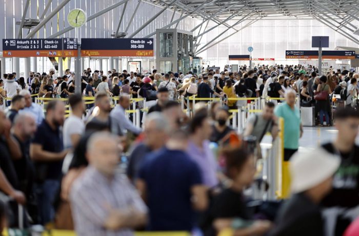Flug wegen Warteschlange verpasst: Diese Rechte haben Reisende