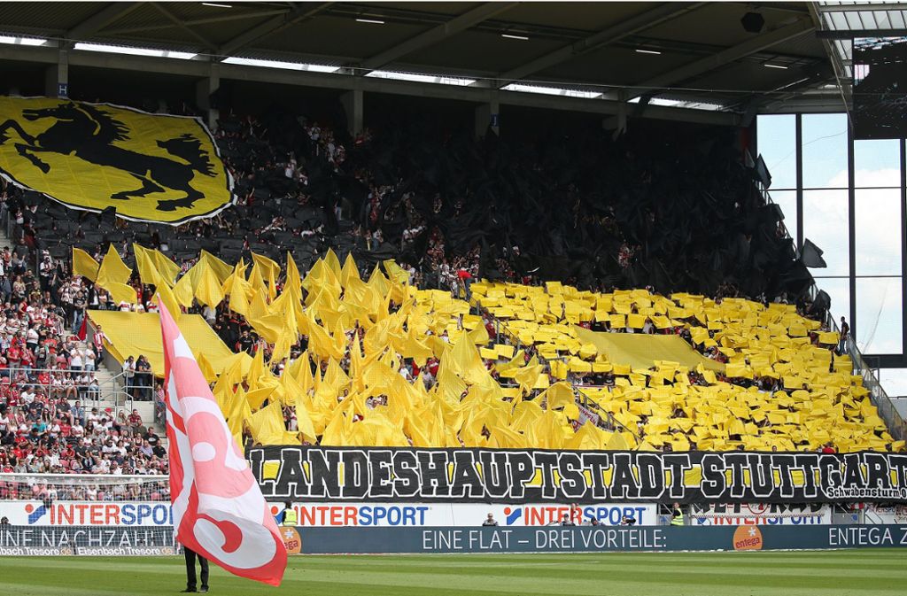 Die Stuttgarter Fans hatten eine Choreografie mitgebracht. Foto: Pressefoto Baumann