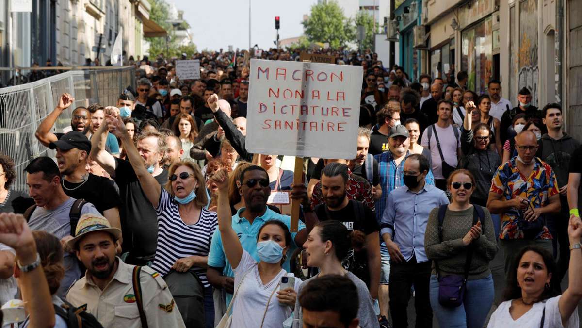 18 000 Menschen  in Paris: Proteste gegen strengere Corona-Regeln in Frankreich