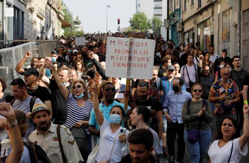 In Paris gingen allein 18.000 Menschen auf die Straße. Foto: AFP/GEOFFROY VAN DER HASSELT