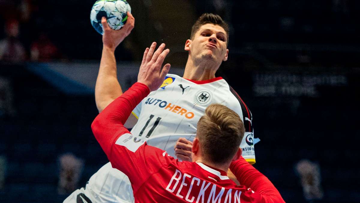  Durch die nächsten Coronafälle bei den deutschen Handballern stellt sich vor dem Duell mit Spanien immer mehr die Sinnhaftigkeit, weiter anzutreten. Am späten Abend entschied sich der DHB zumindest vorerst gegen einen Rückzug. 