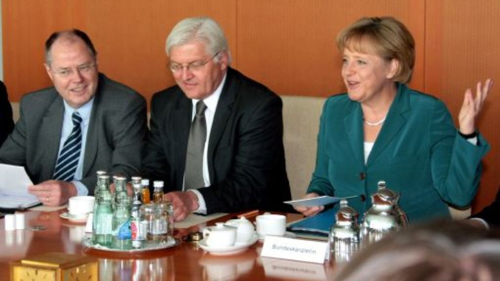 K-Frage: Merkel fällt gegen SPD-Herausforderer ab