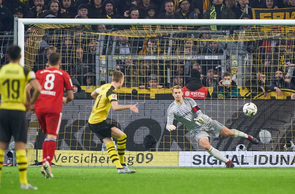 10. November 2018, Dortmund – FC Bayern 3:2: Dortmund untermauerte seinen extrem starken Saisonbeginn 2018/19 mit einem Sieg in dem vielleicht spektakulärsten Klassiker seit Jahren. Zwei Mal gingen die Bayern durch Robert Lewandowski in Führung, zweimal konnte der überragende BVB-Kapitän Marco Reus (Bild) ausgleichen. Am Ende sorgte Paco Alcacer mit einem Sololauf für den Siegtreffer der Schwarz-Gelben, die die Bayern nach diesem Spieltag auf sieben Punkte distanzieren konnten.