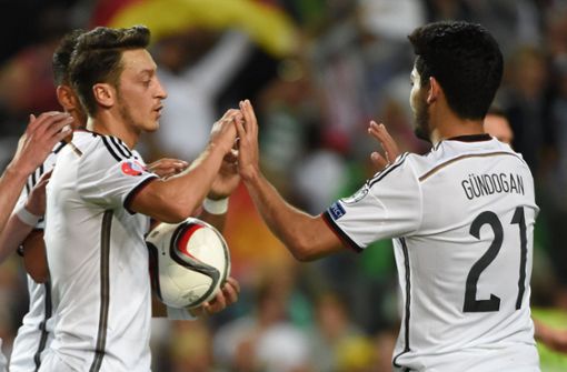 Die Nationalspieler Mesut Özil und Ilkay Gündogan sorgten für Umut. Foto: dpa