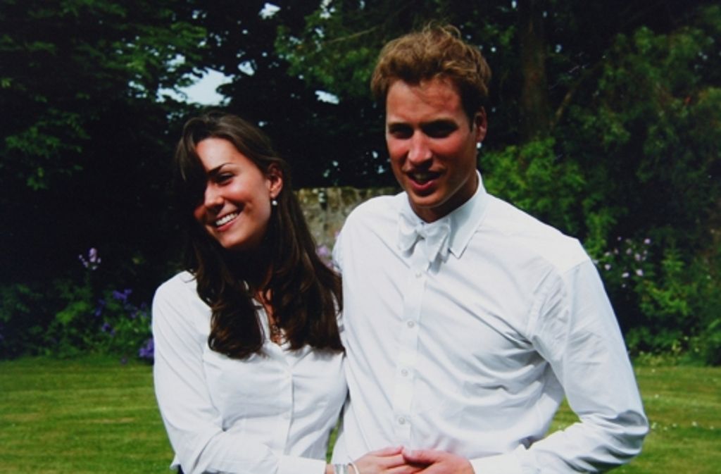 ... wo sie Prinz William im September 2001 kennenlernt. Ihre Zimmer liegen nah beieinander. Auch Kate studiert anfangs Kunstgeschichte.