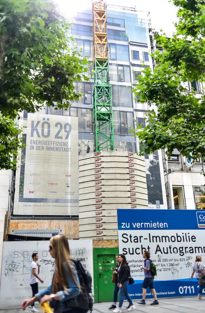 An der Königstraße 29 entstehen Büroflächen und in den oberen beiden Etagen Luxus-Penthouses.